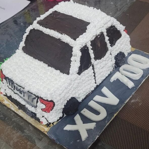 Mahindra XUV700 3D Car Custom Vegan Pineapple...